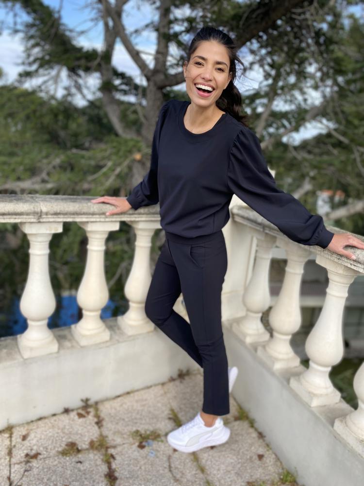 D'ETOILES CASIOPÉ stoer sweatshirt BARBADOS is vervaardigd van Italiaanse bonded travel kwaliteit. Bonded betekent dat dit st