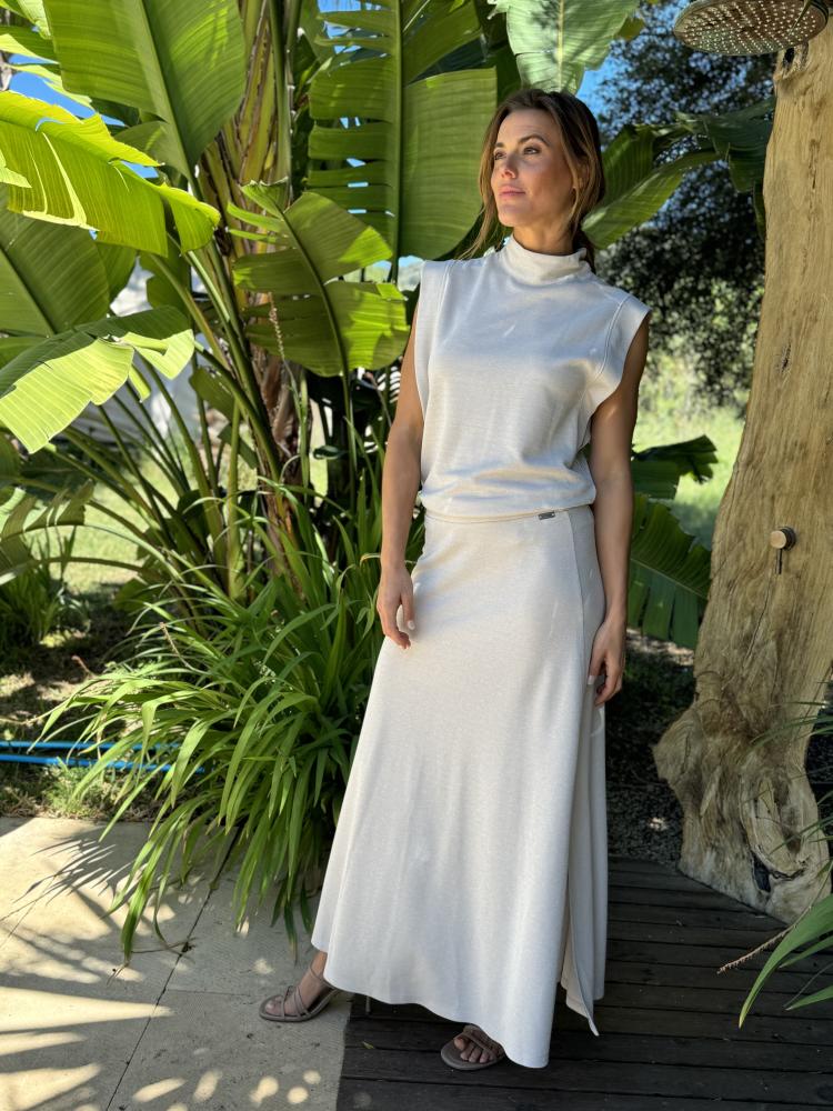 D'ETOILES CASIOPÉ  top FUEGA is vervaardigd van heerlijk zittende tricot lurex in silver. Deze Italiaanse kwaliteit is super