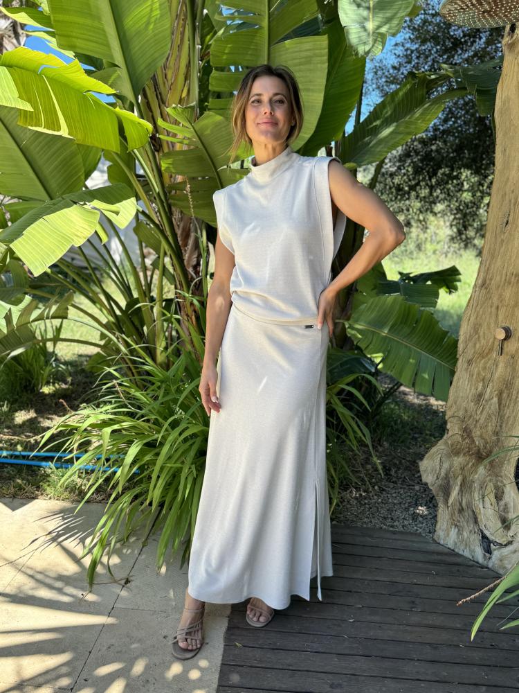 D'ETOILES CASIOPÉ  top FUEGA is vervaardigd van heerlijk zittende tricot lurex in silver. Deze Italiaanse kwaliteit is super