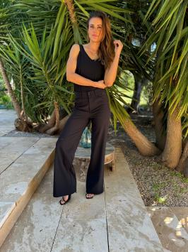 D'etoiles Casiopé  pantalon FLUSH  nuit valt hoger in taille en heeft wijd been en is gemaakt van bonded traveljersey. Deze k