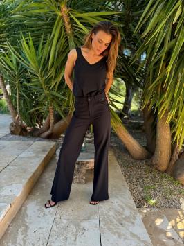D'etoiles Casiopé  pantalon FLUSH  nuit valt hoger in taille en heeft wijd been en is gemaakt van bonded traveljersey. Deze k