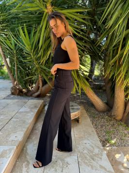 D'etoiles Casiopé  pantalon FLUSH  nuit valt hoger in taille en heeft wijd been en is gemaakt van bonded traveljersey. Deze k