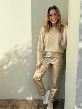 D'etoiles Casiopé great pant in goud vegan leer, dit is een  recht model en zit super comfortabel